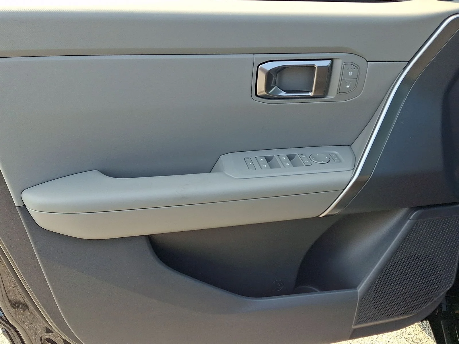 New 2027 Black Kia X-Line S image 10
