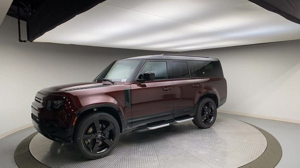Used 2023 Sedona Red Land Rover X-Dynamic SE image 4