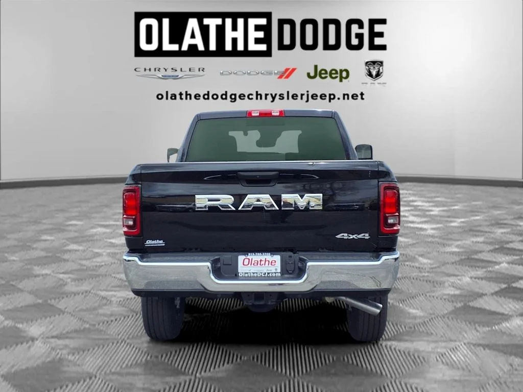New 2026 Diamond Black Crystal Pearl-Coat Exterior Paint RAM Tradesman image 24