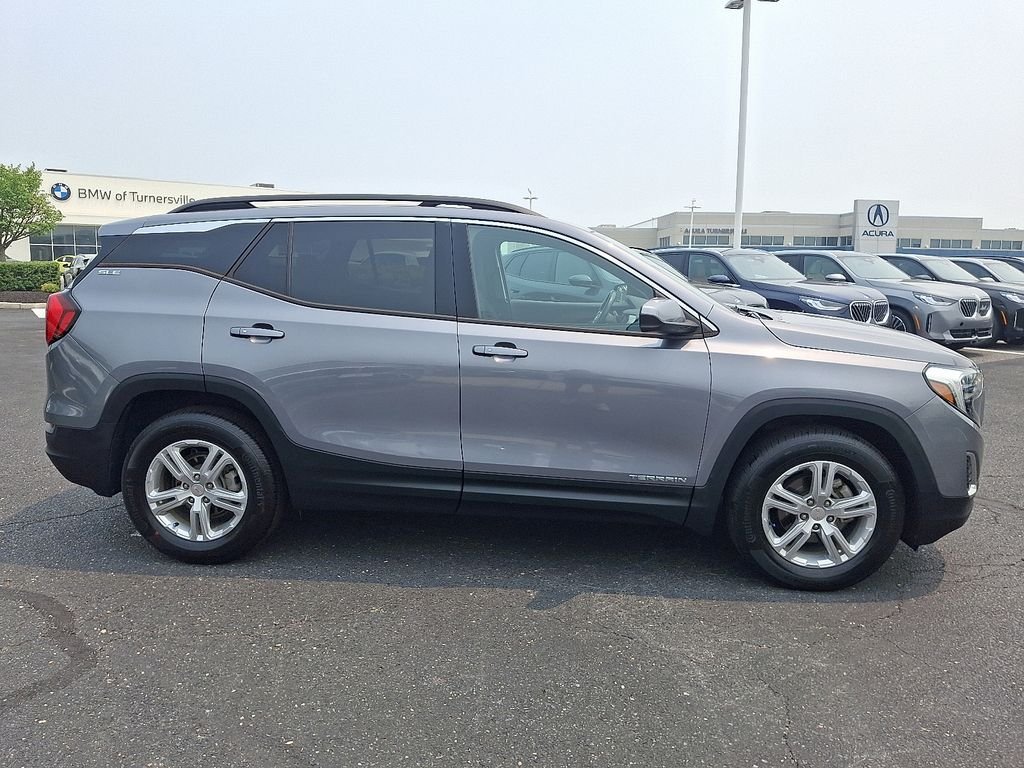 Used 2018 Steel Metallic GMC SLE image 7