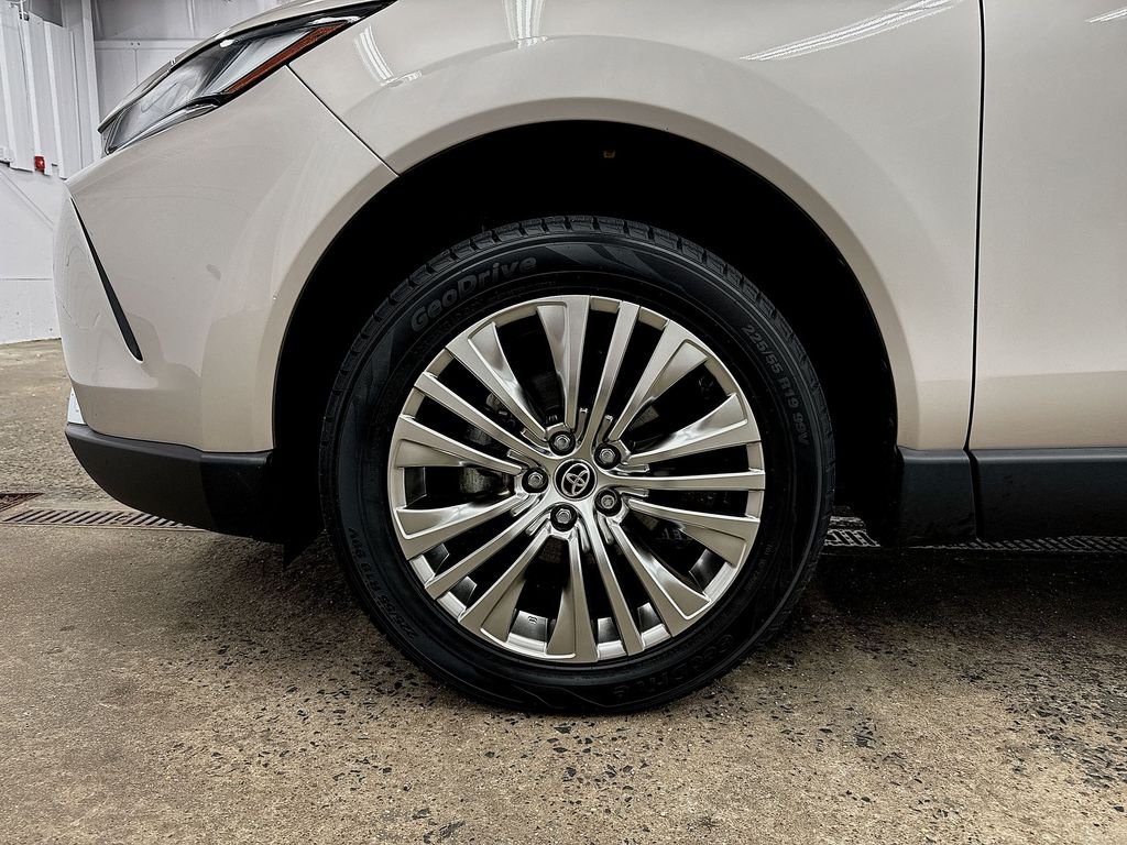 Used 2023 Silver Toyota XLE image 17