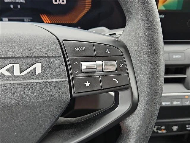 Used 2025 White KIA LXS (IVT) image 18