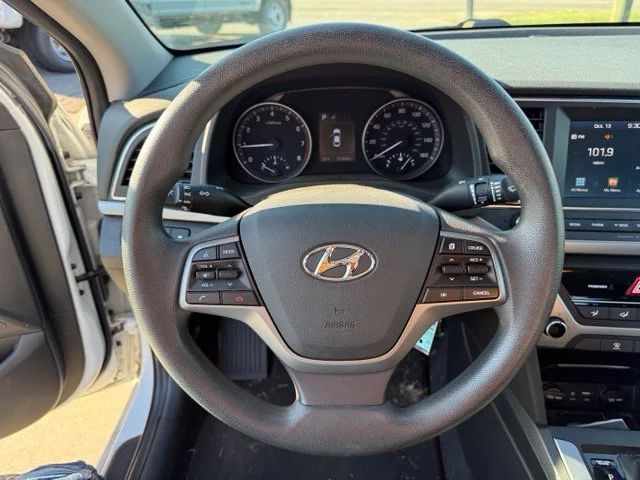 Used 2018 White Hyundai SEL image 12