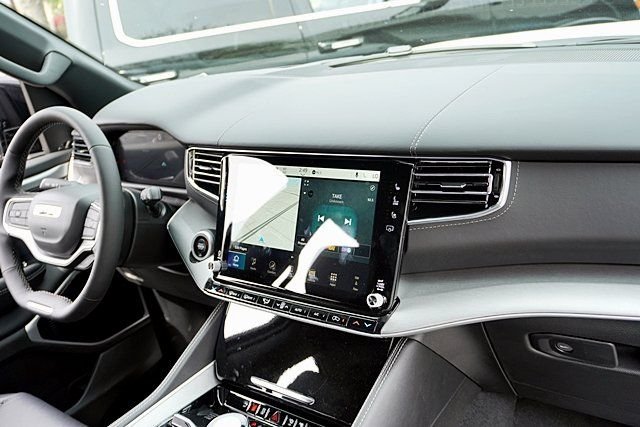 New 2026 Bright White Clear-Coat Exterior Paint Jeep Limited Reserve image 12