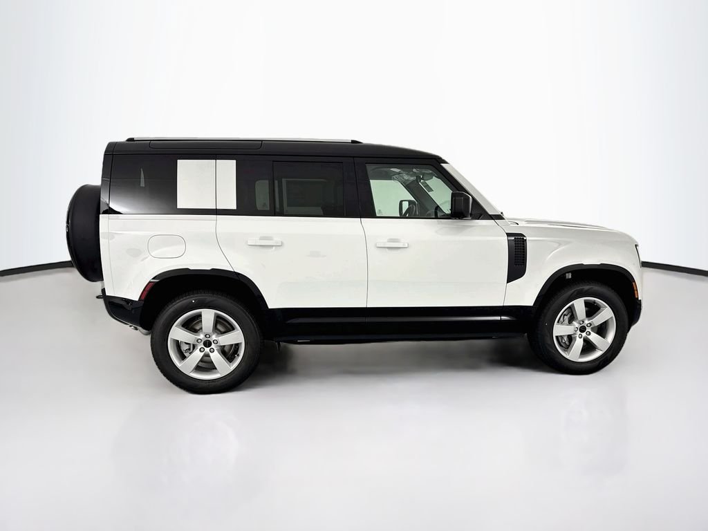 New 2026 Fuji White Land Rover X-Dynamic SE image 4