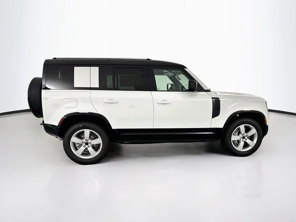 New 2026 Fuji White Land Rover X-Dynamic SE image 4