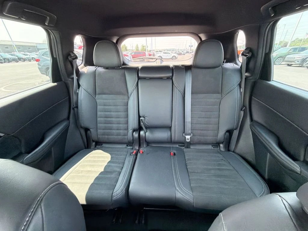 Used 2023  Mitsubishi SE Black Edition image 13