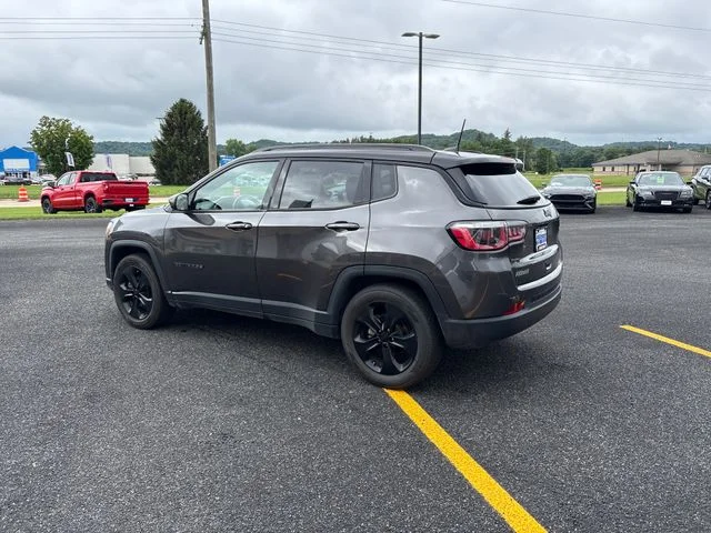 Used 2020 Granite Crystal Clearcoat Metallic Jeep Latitude image 6