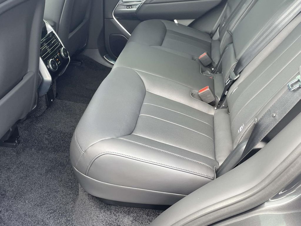 New 2026 Carpathian Grey Land Rover SE image 15