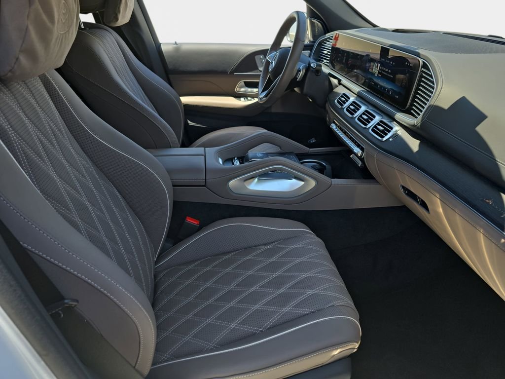 Used 2026  Mercedes-Benz Maybach GLS 600 image 12