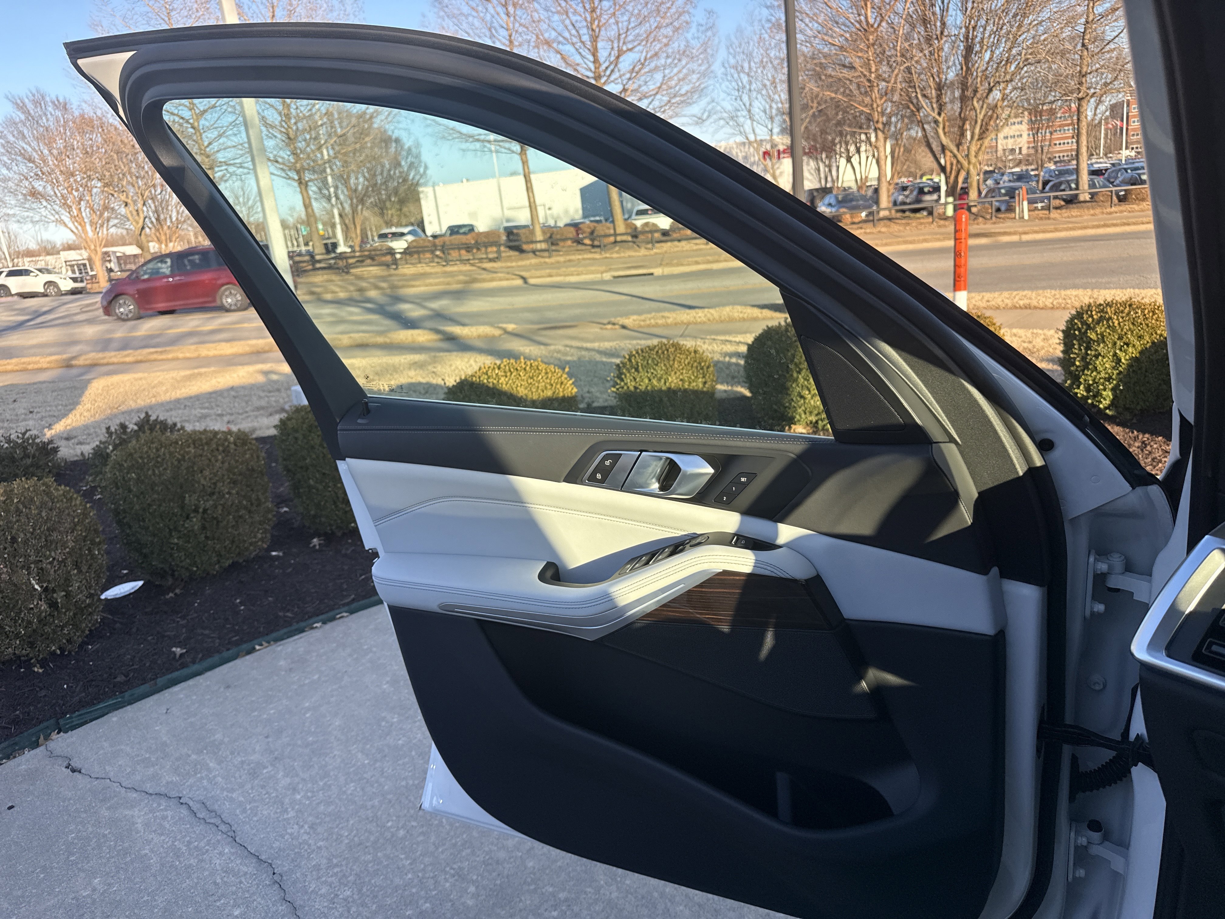 New 2026 0300 Alpine White BMW xDrive40i image 20
