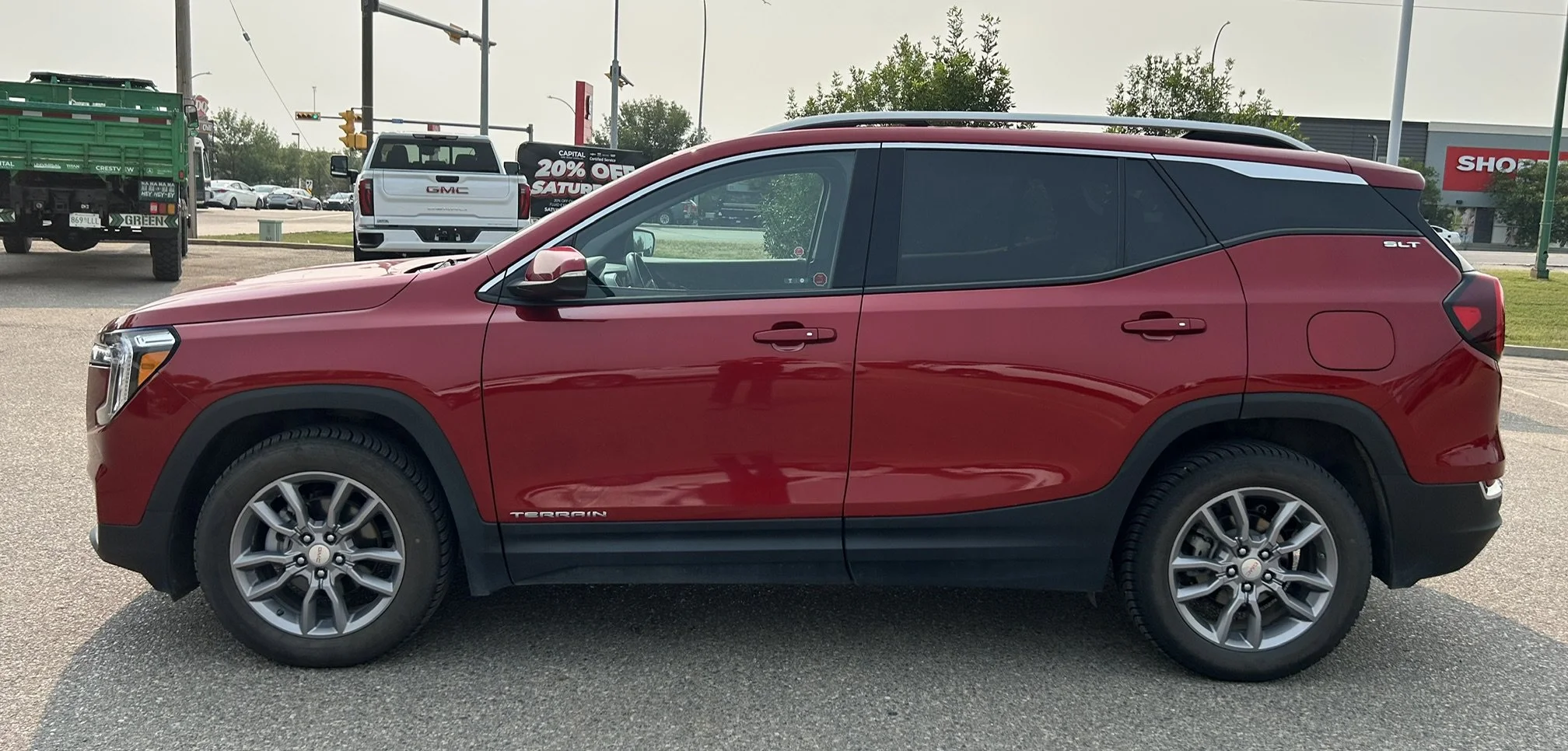 Used 2022 Red GMC SLT AWD image 2