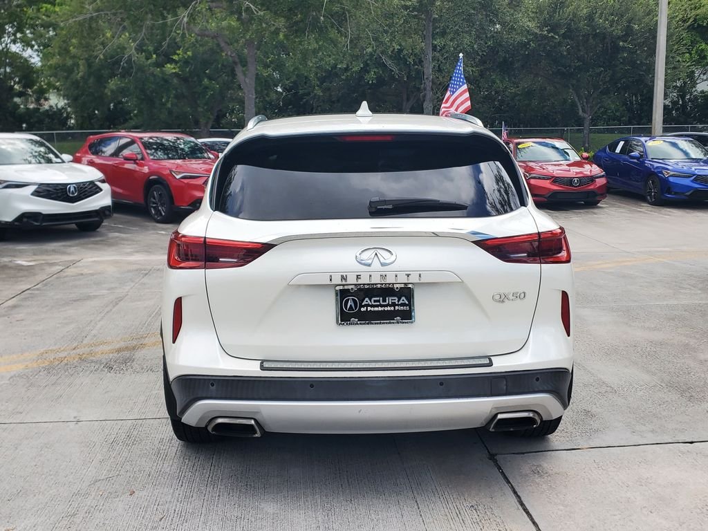 Used 2019 White INFINITI ESSENTIAL image 6