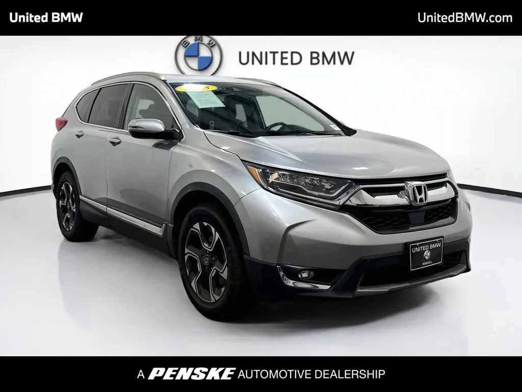 Used 2018 Lunar Silver Metallic Honda Touring image 3