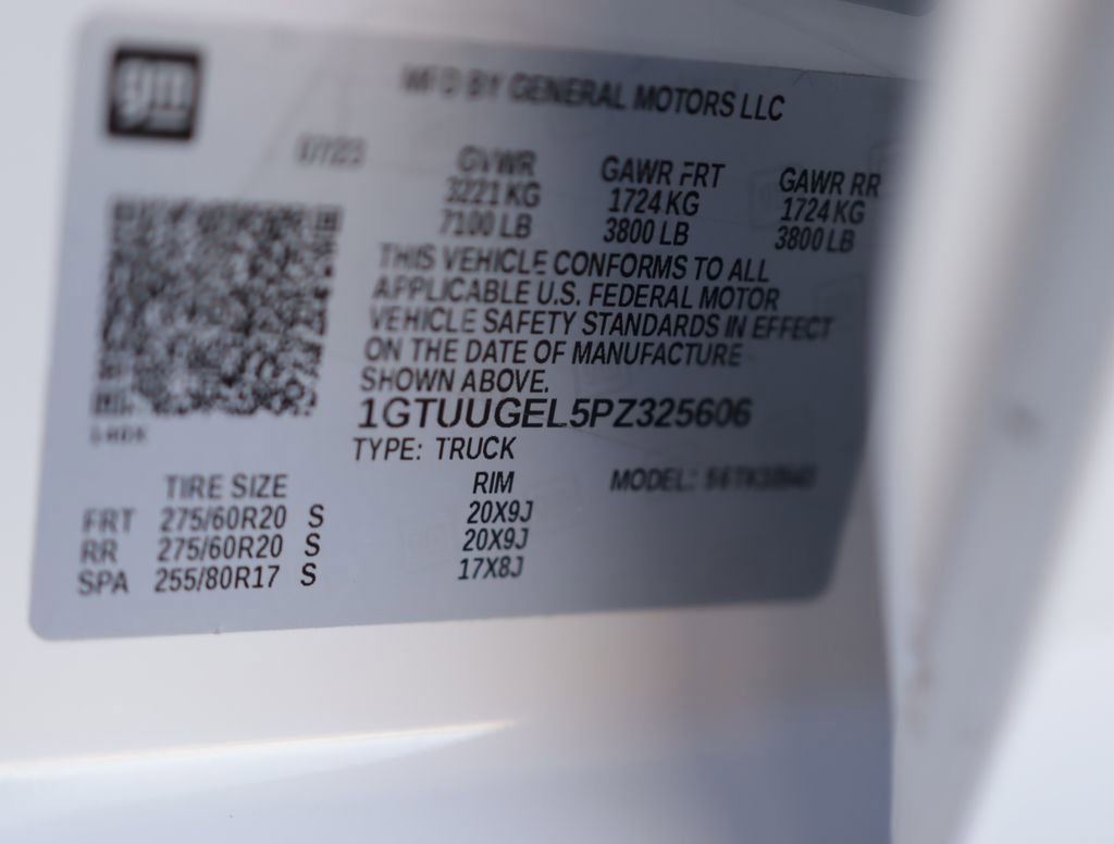 Used 2023 White Frost Tricoat GMC Denali image 42
