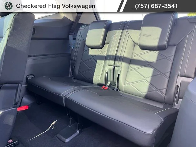 New 2026 Black Volkswagen 2.0T SE w/Technology image 31