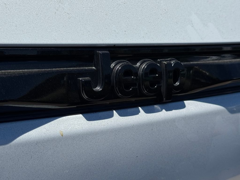 Used 2024 White Jeep Altitude X image 9
