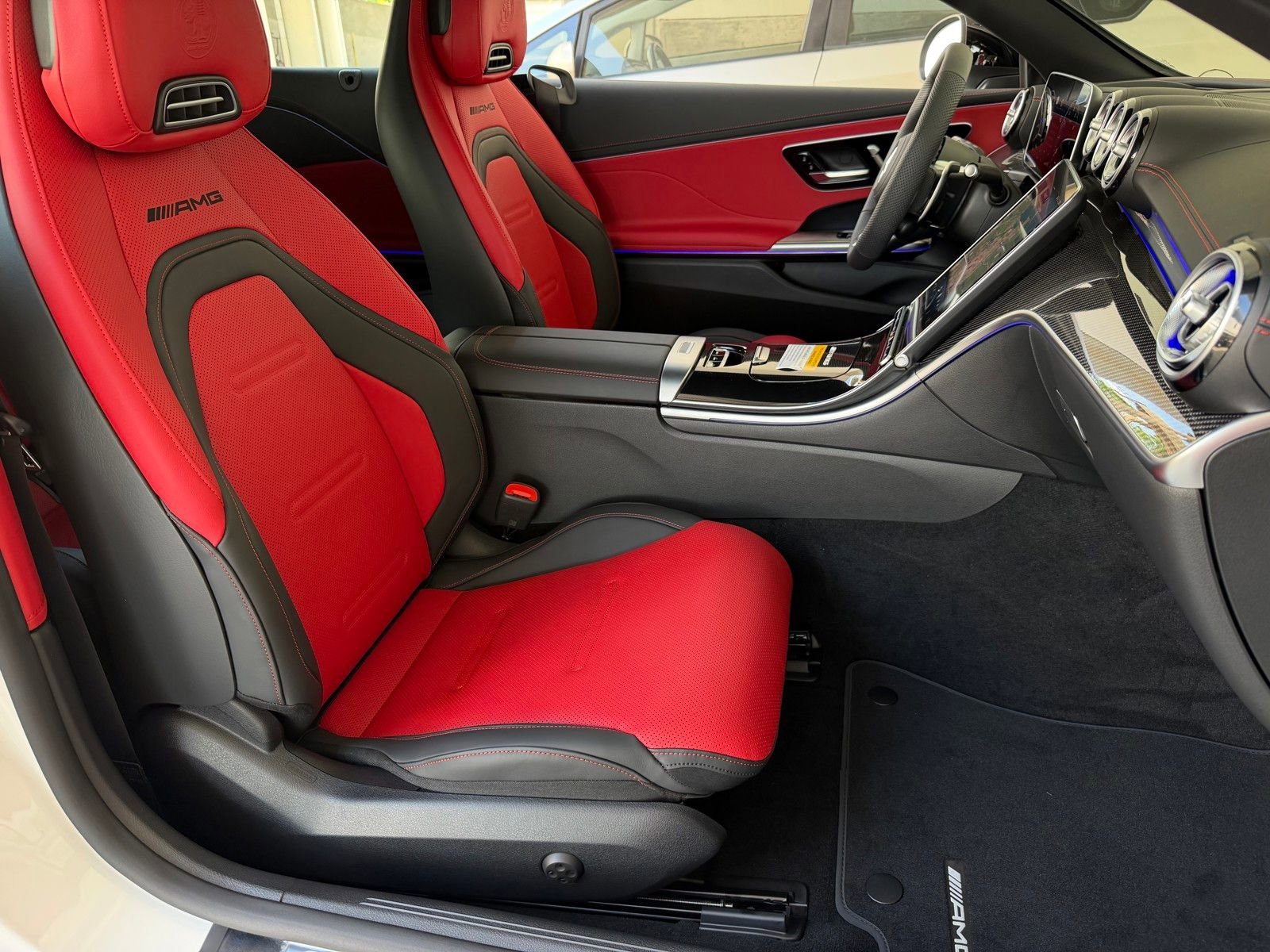 New 2026 MANUFAKTUR Moonlight White Metallic Mercedes-Benz AMG® CLE 53 4MATIC+ Cabriolet image 36