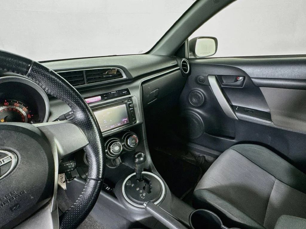 Used 2014 Classic Silver Metallic Scion Base image 26