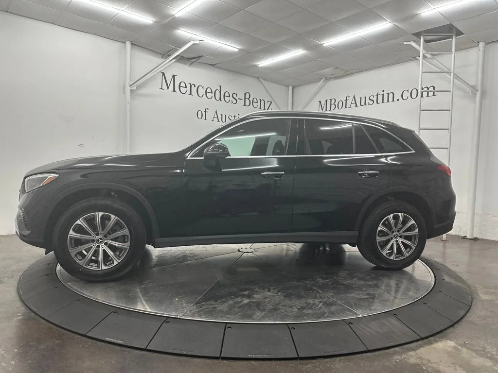 New 2026 Black Mercedes-Benz GLC 300 image 4