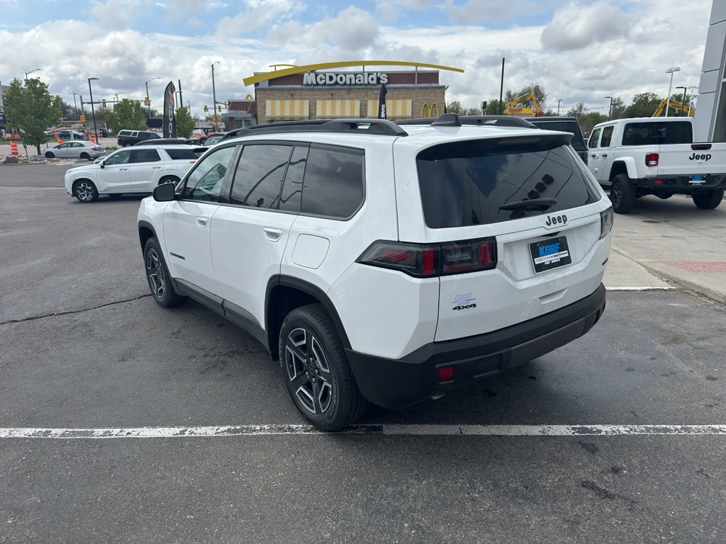 New 2026 Bright White Clear-Coat Exterior Paint Jeep Limited image 3