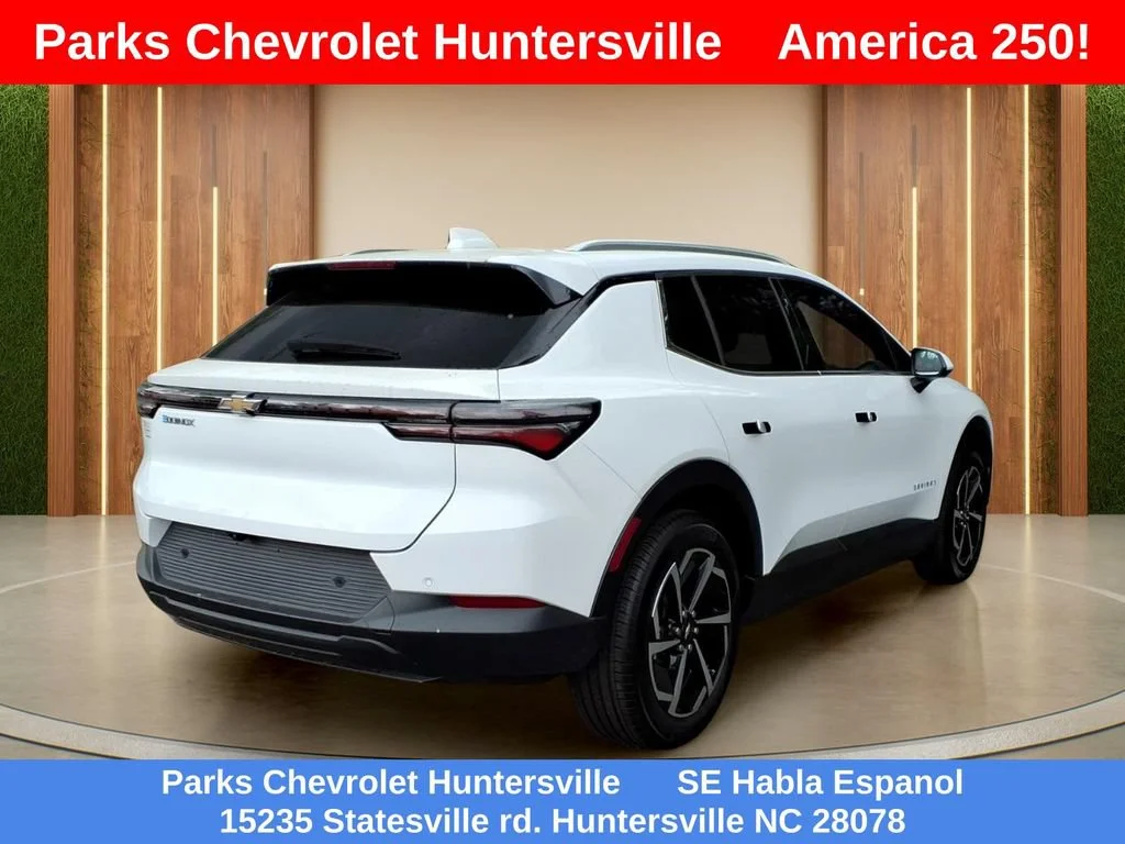 New 2026 Summit White Chevrolet LT image 31