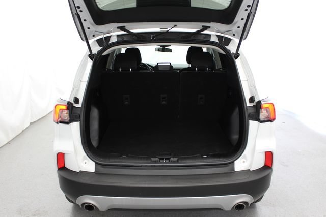 Used 2021  Ford SE image 14
