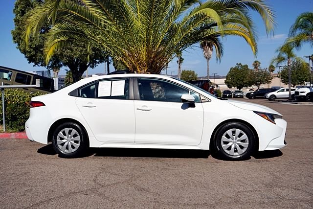 Used 2021 White Toyota L image 6