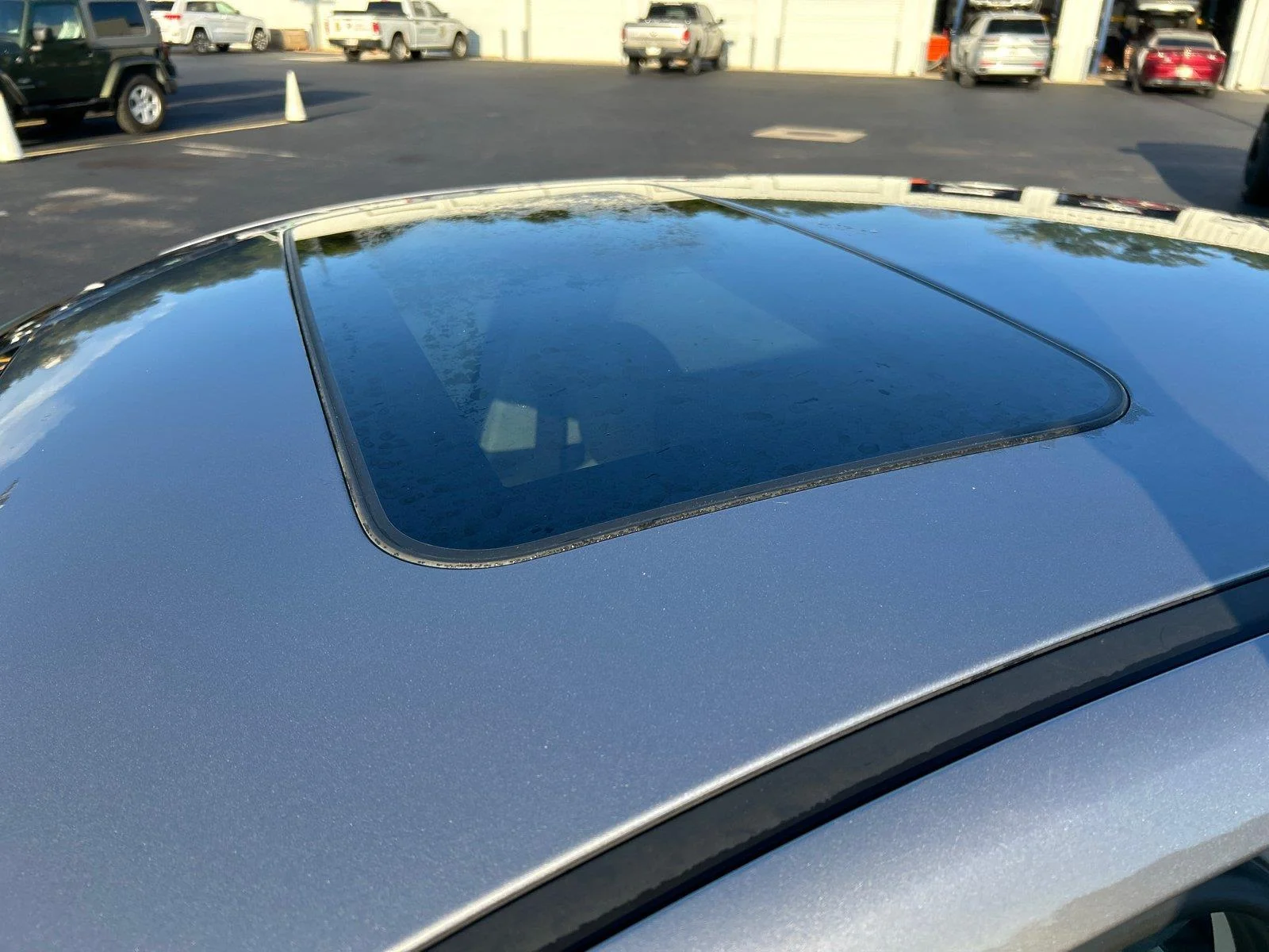 Used 2024 Fluid Metal Hyundai Limited image 13
