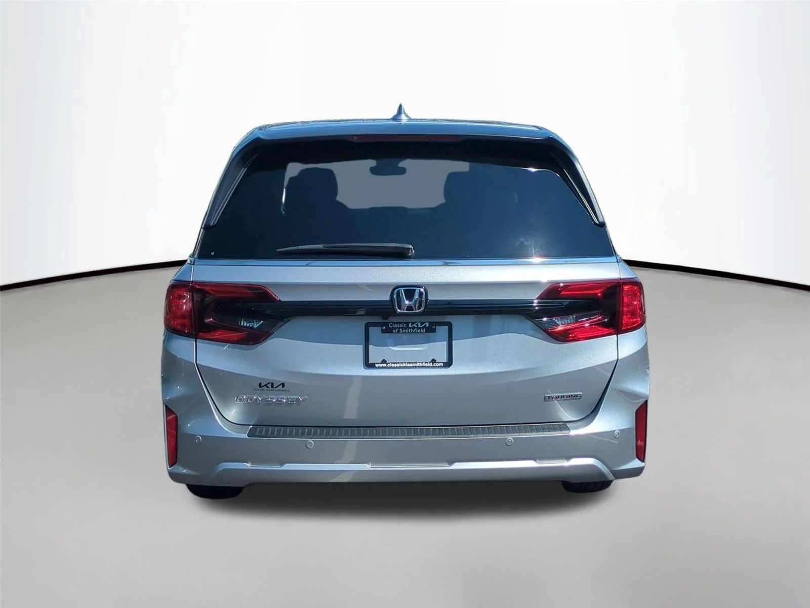 Used 2025 Solar Silver Metallic Honda Touring image 4