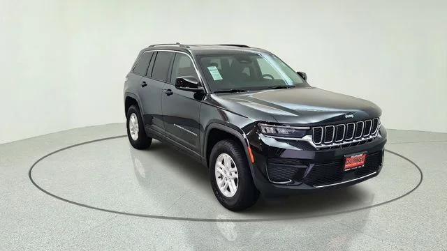 Used 2023 Black Jeep Laredo image 40