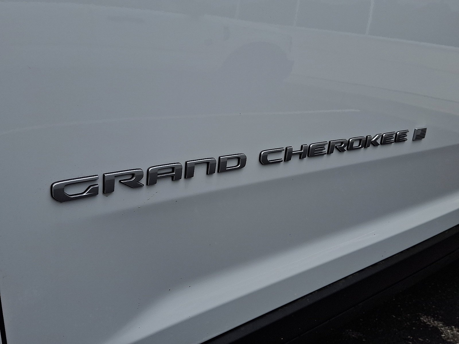 New 2026 Bright White Clear-Coat Exterior Paint Jeep Limited image 18