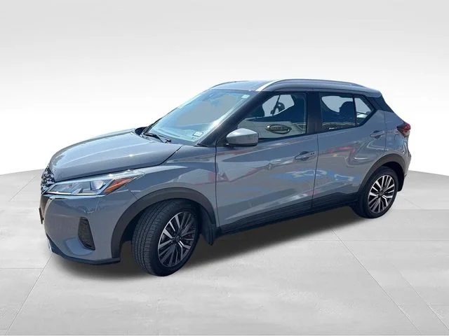 Used 2023 Gray Nissan SV image 4