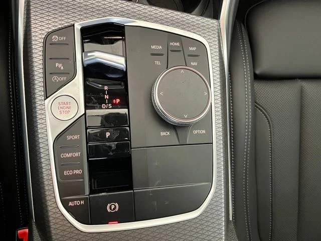 2025 BMW 3 Series 330i - Photo 18