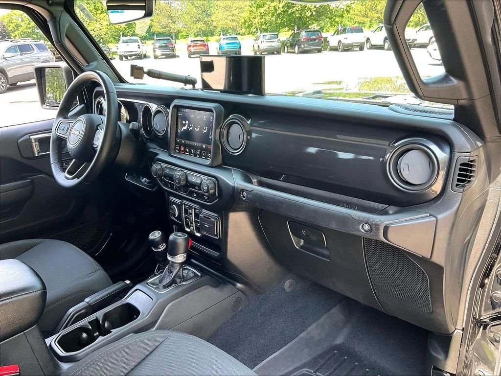Used 2022 Black Jeep Sport image 12