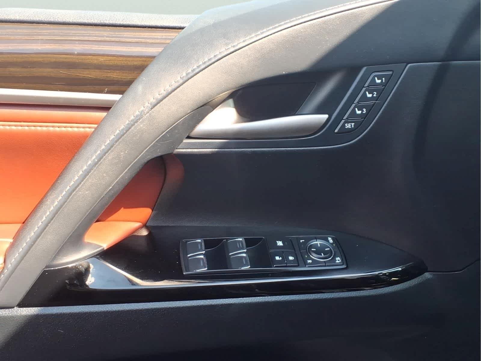 Used 2019 Atomic Silver Lexus  image 12