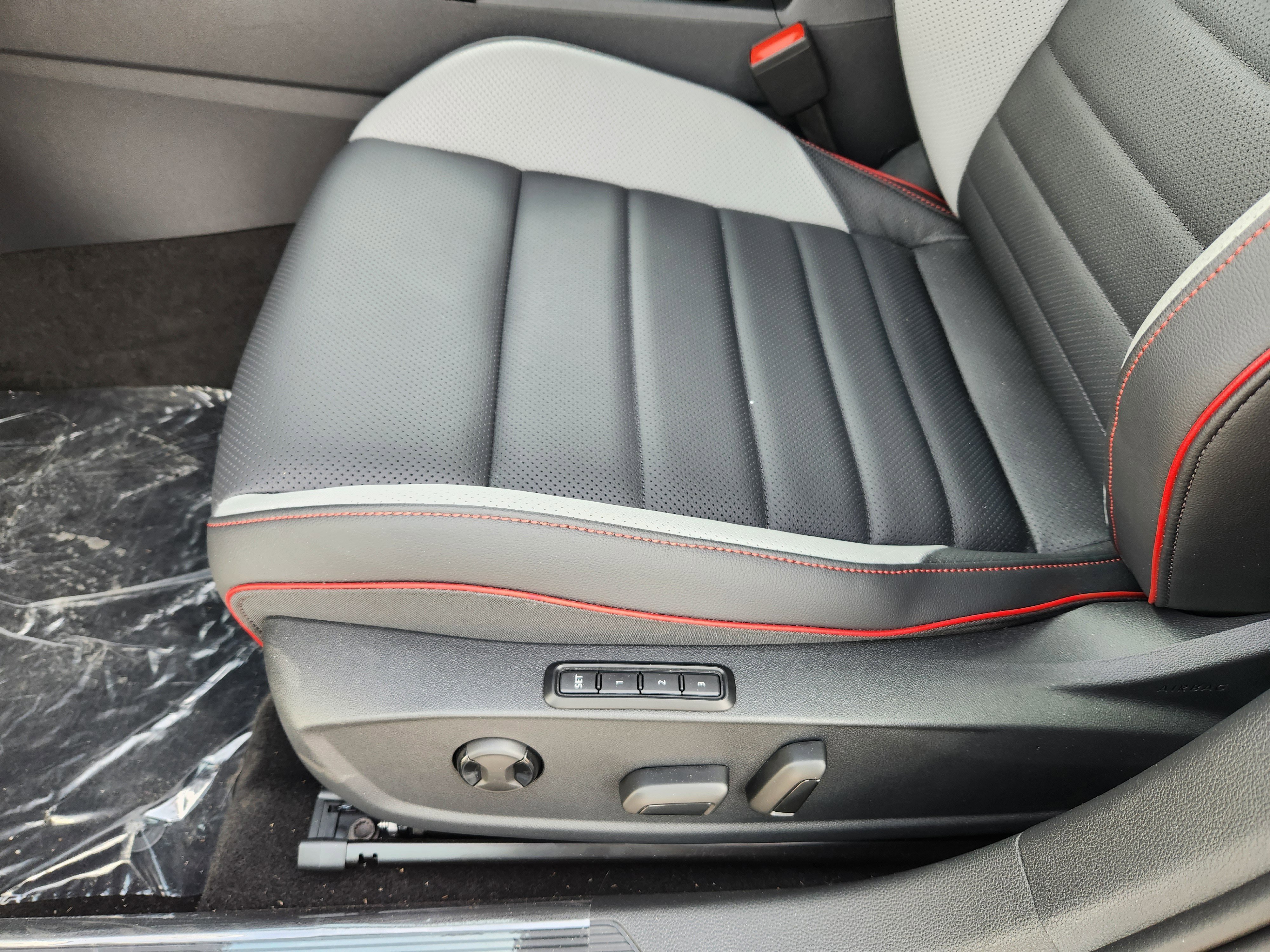 2025 Volkswagen Golf GTI SE - Photo 13