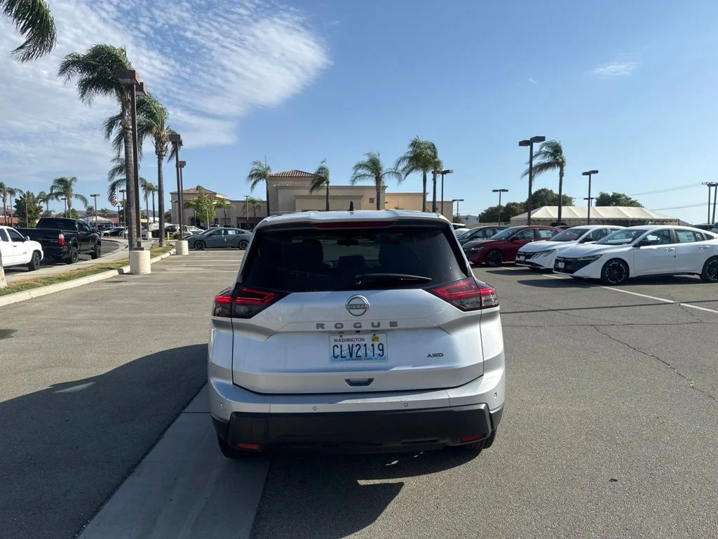 Used 2024 Silver Nissan S image 6