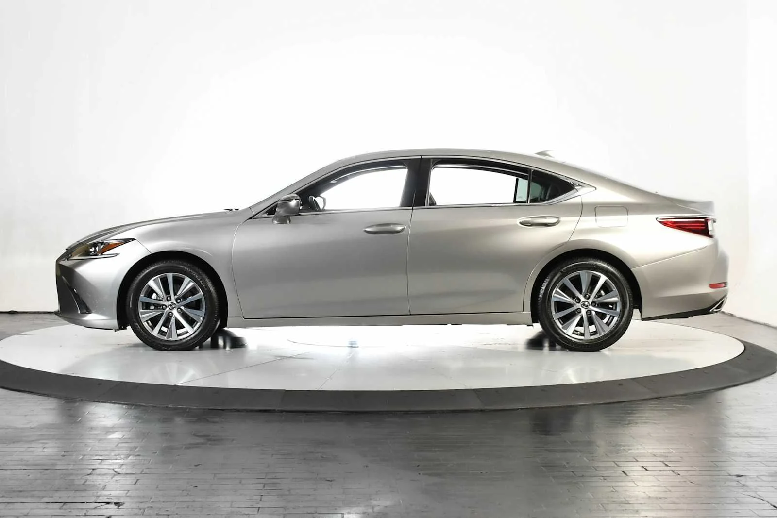 Certified Used 2020 Atomic Silver Lexus  image 2