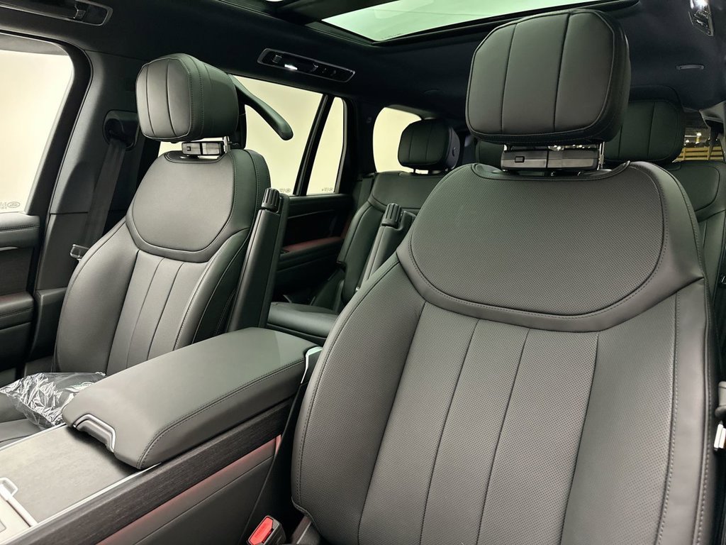 New 2027 Santorini Black Land Rover SE image 10