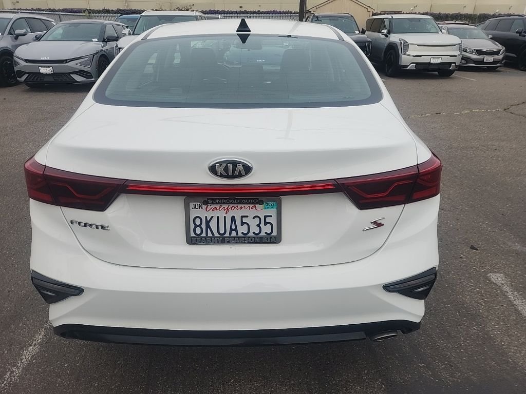 Used 2019 White Kia S image 11