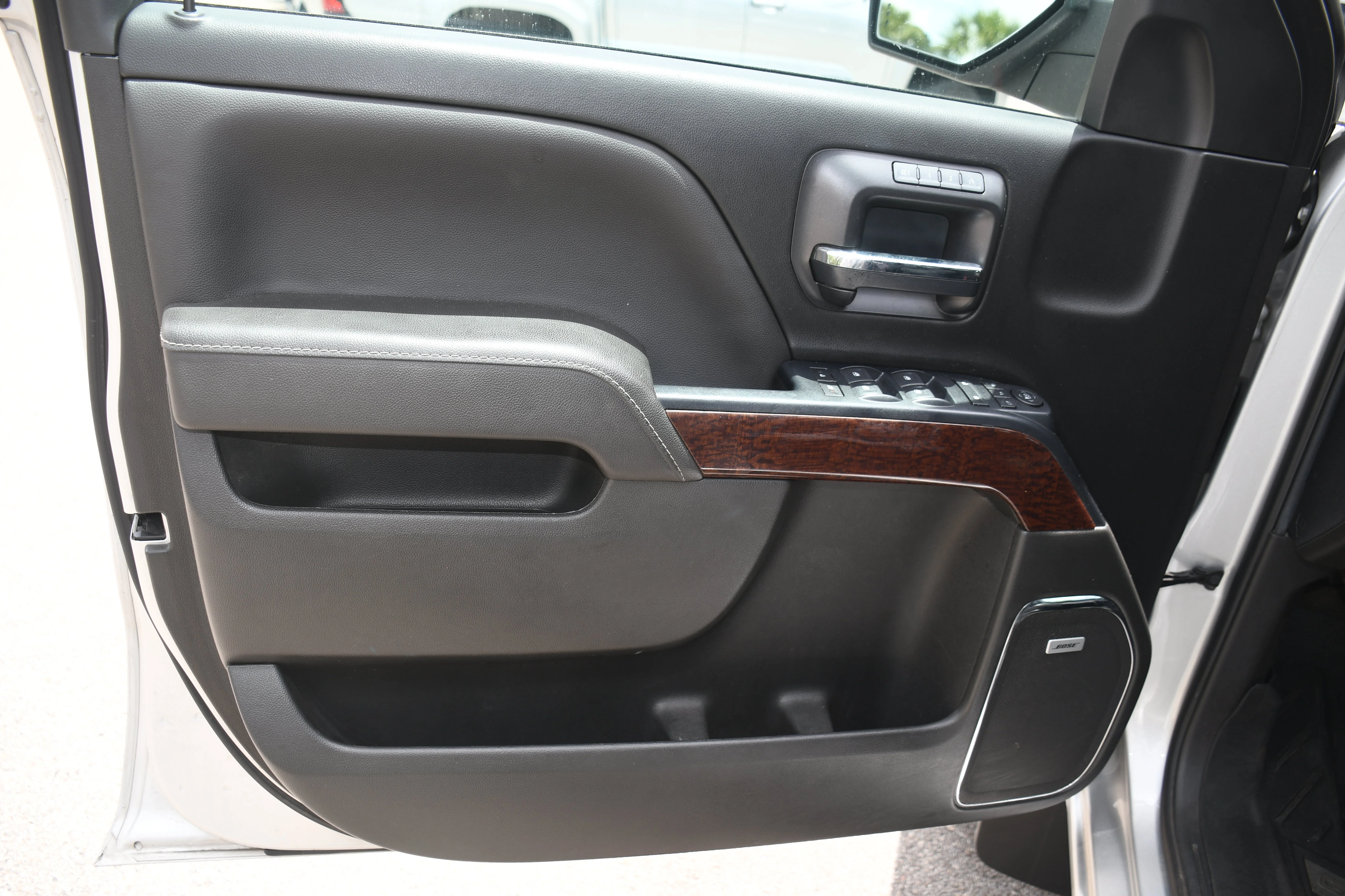 Used 2017 Silver GMC SLT image 8