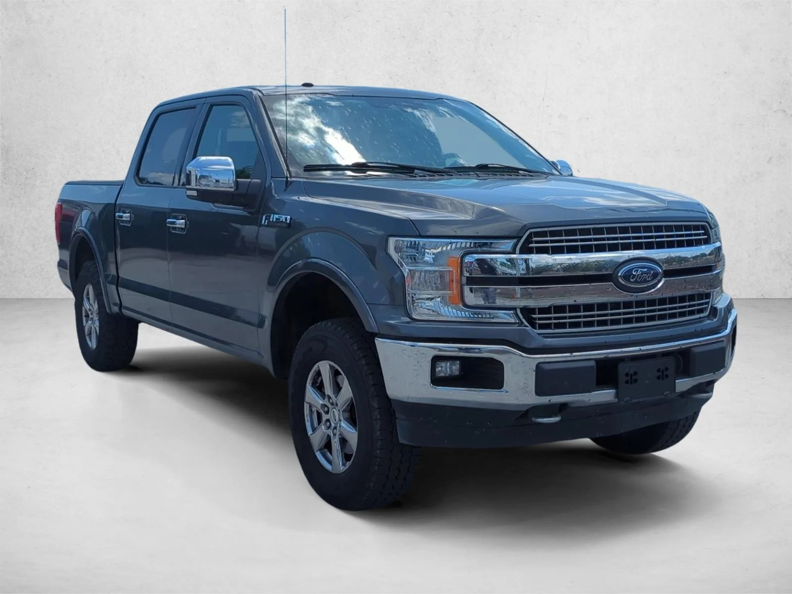 Used 2018 Magnetic Metallic Ford LARIAT image 3
