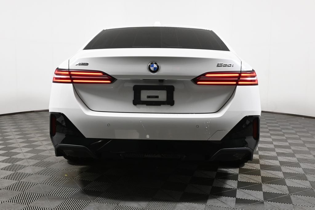 Used 2024 White BMW 530i xDrive image 10