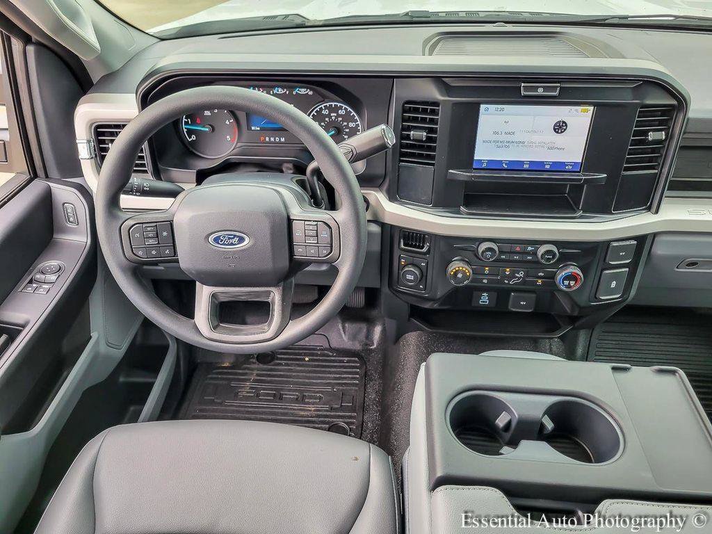 New 2025 Oxford White Ford F-450® XL image 13