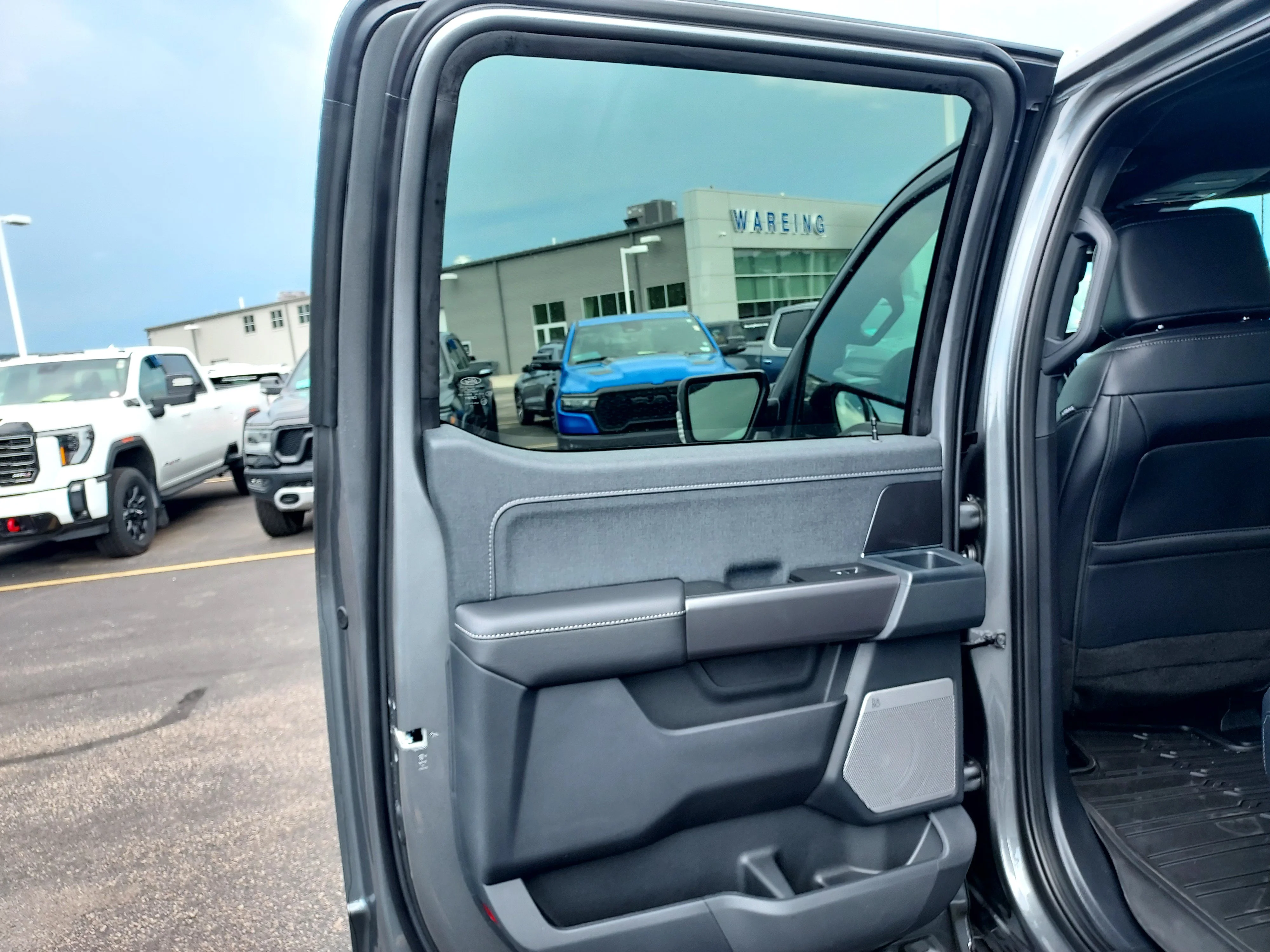 New 2026 Carbonized Gray Metallic Ford LARIAT image 16