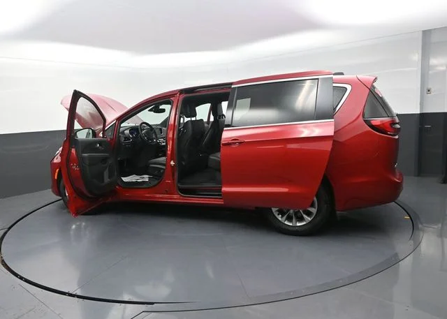 New 2027 Red Hot Pearl-Coat Exterior Paint Chrysler Select image 37