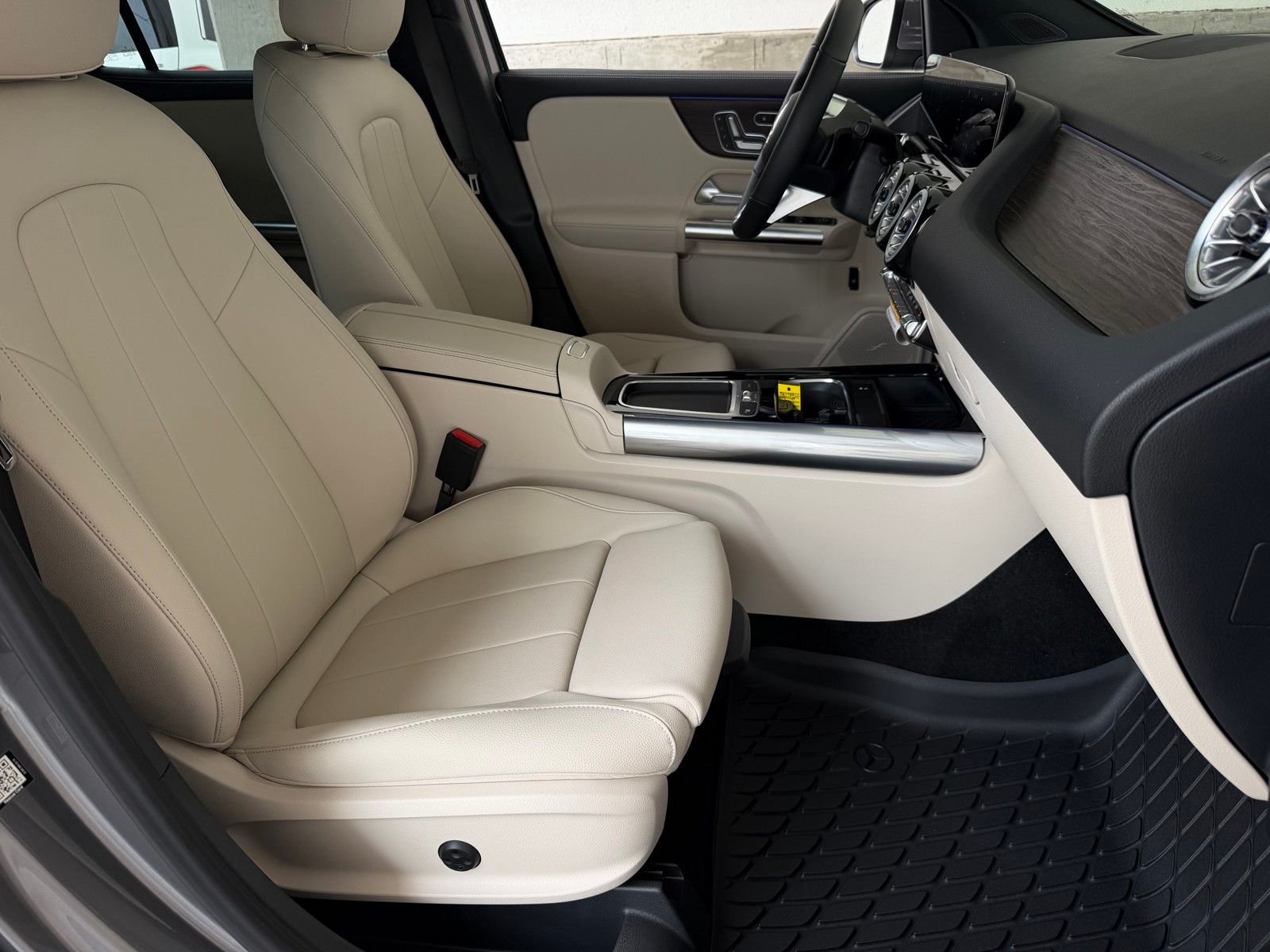 New 2026 Mountain Grey Metallic Mercedes-Benz GLA 250 image 15