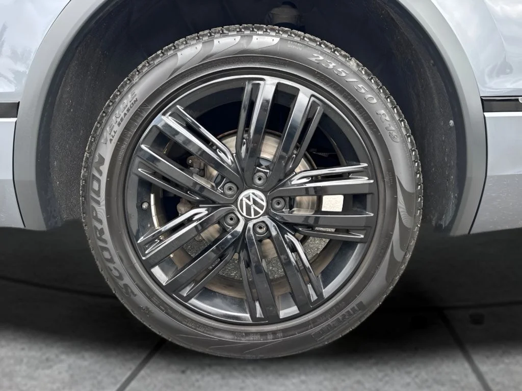 Used 2022 Gray Volkswagen 2.0T SE R-Line Black image 34