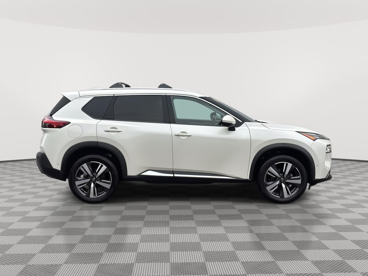 Used 2023 Pearl White TriCoat Nissan SL image 4